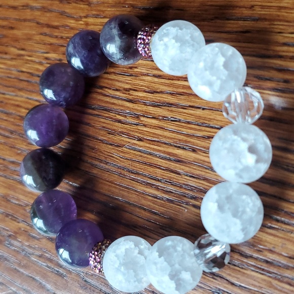 Handmade gemstone bracelet with Amethyst and Quartz - Picture 2 of 3